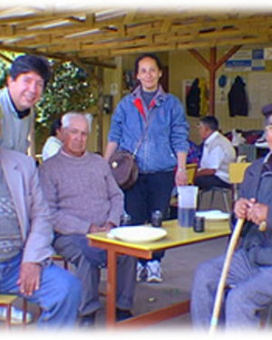 Our Vision - Pasos Sureños - Beatriz with elderly of community